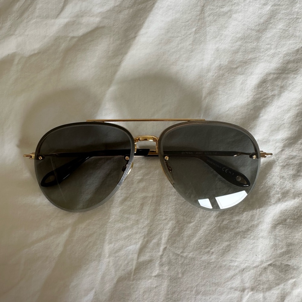 GIVENCHY Gv 7075/S Sunglasses